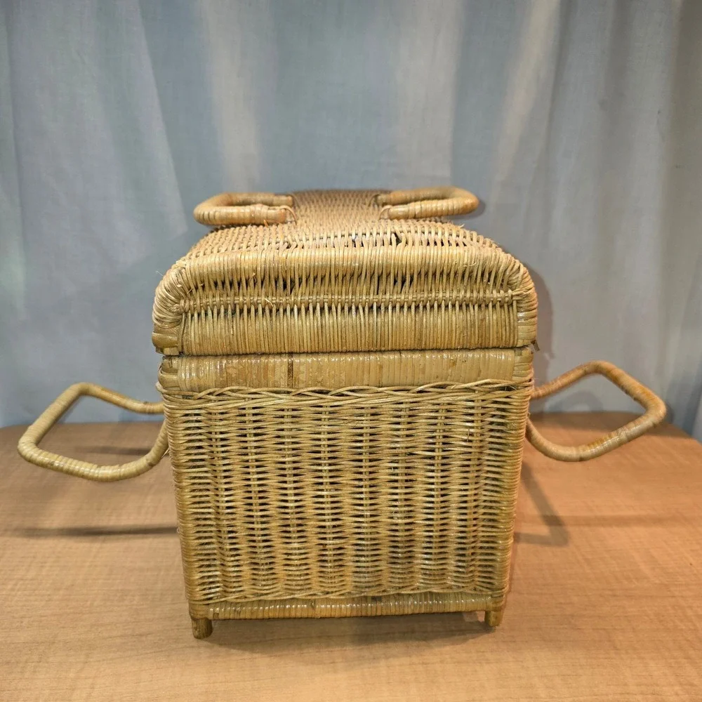 Vintage Large Handled Locking‎ Rectangular Wicker Picnic Storage Basket 12x10x8